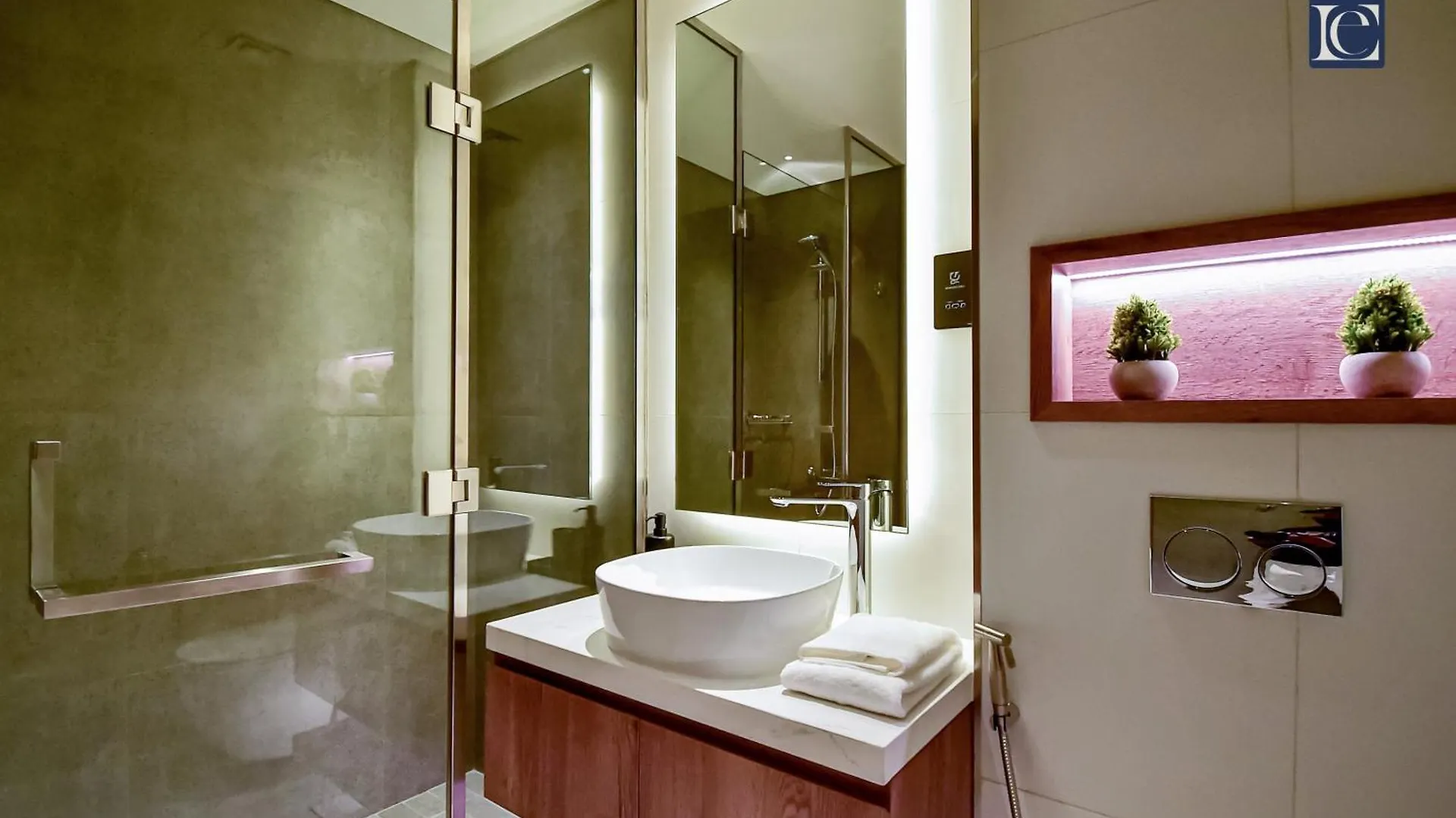 Luxury Escapes - Luxurious 2-Bedroom Apartment With Stunning Lake Views In Jbr Dubai