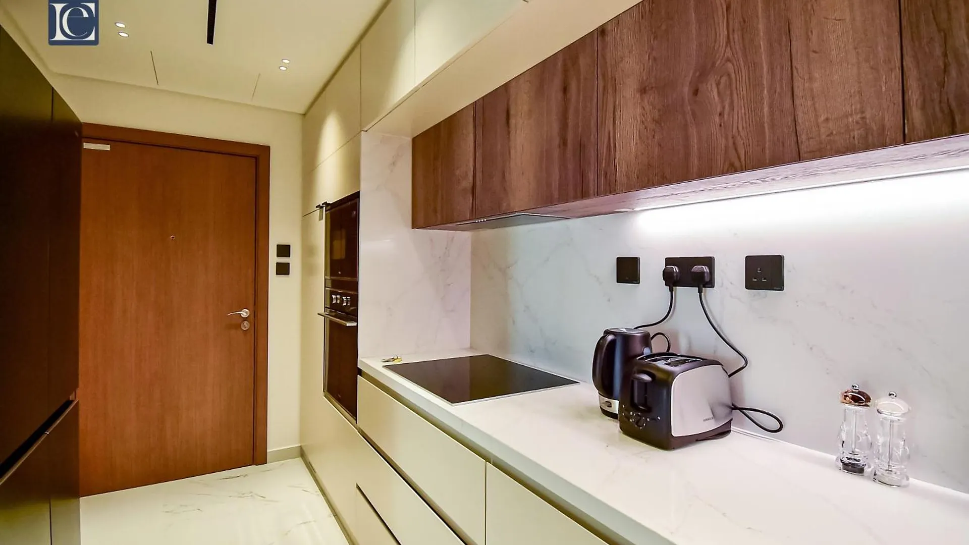 Luxury Escapes - Luxurious 2-Bedroom Apartment With Stunning Lake Views In Jbr Dubai